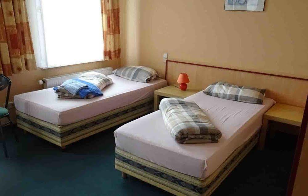 Hostel Im Medizinerviertel Halle  Esterno foto