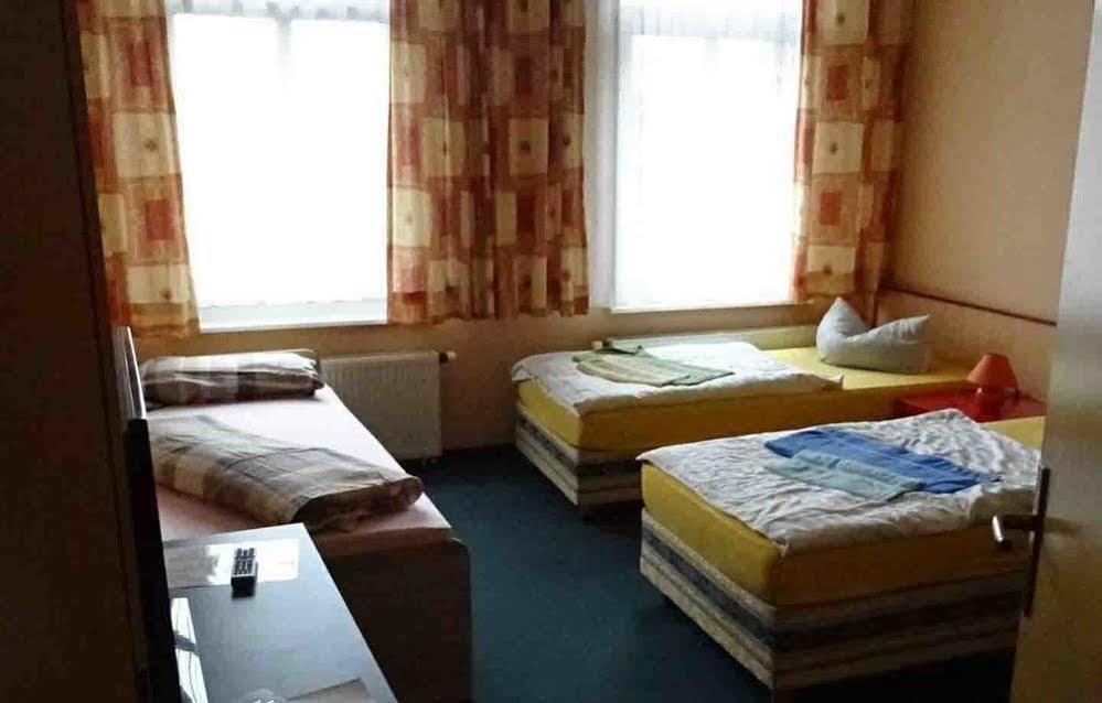 Hostel Im Medizinerviertel Halle  Esterno foto