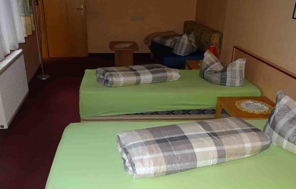 Hostel Im Medizinerviertel Halle  Esterno foto